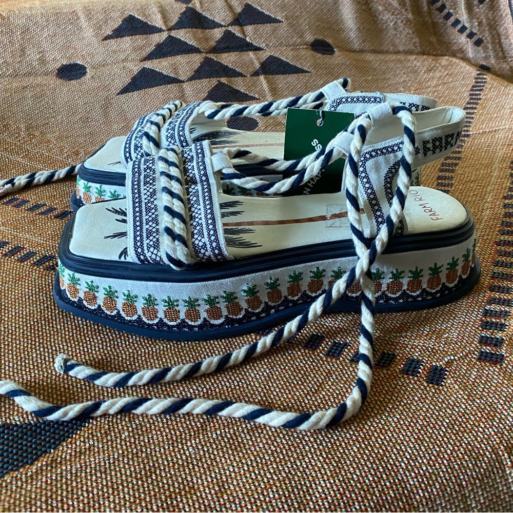 Platform sandals - Picture 2 of 6